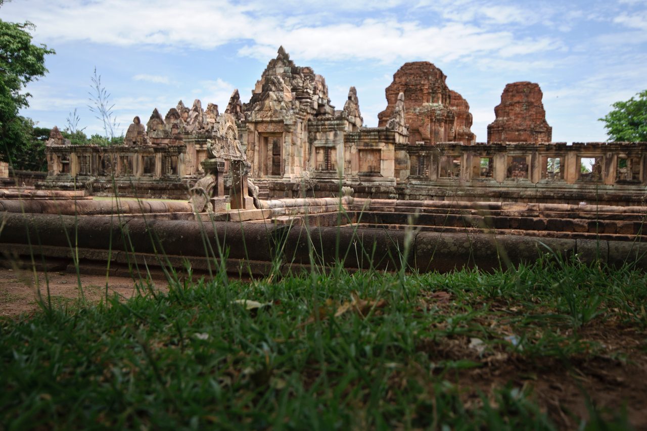 ภาพปราสาทเมืองต่ำ สำหรับสังเกตรายละเอียด